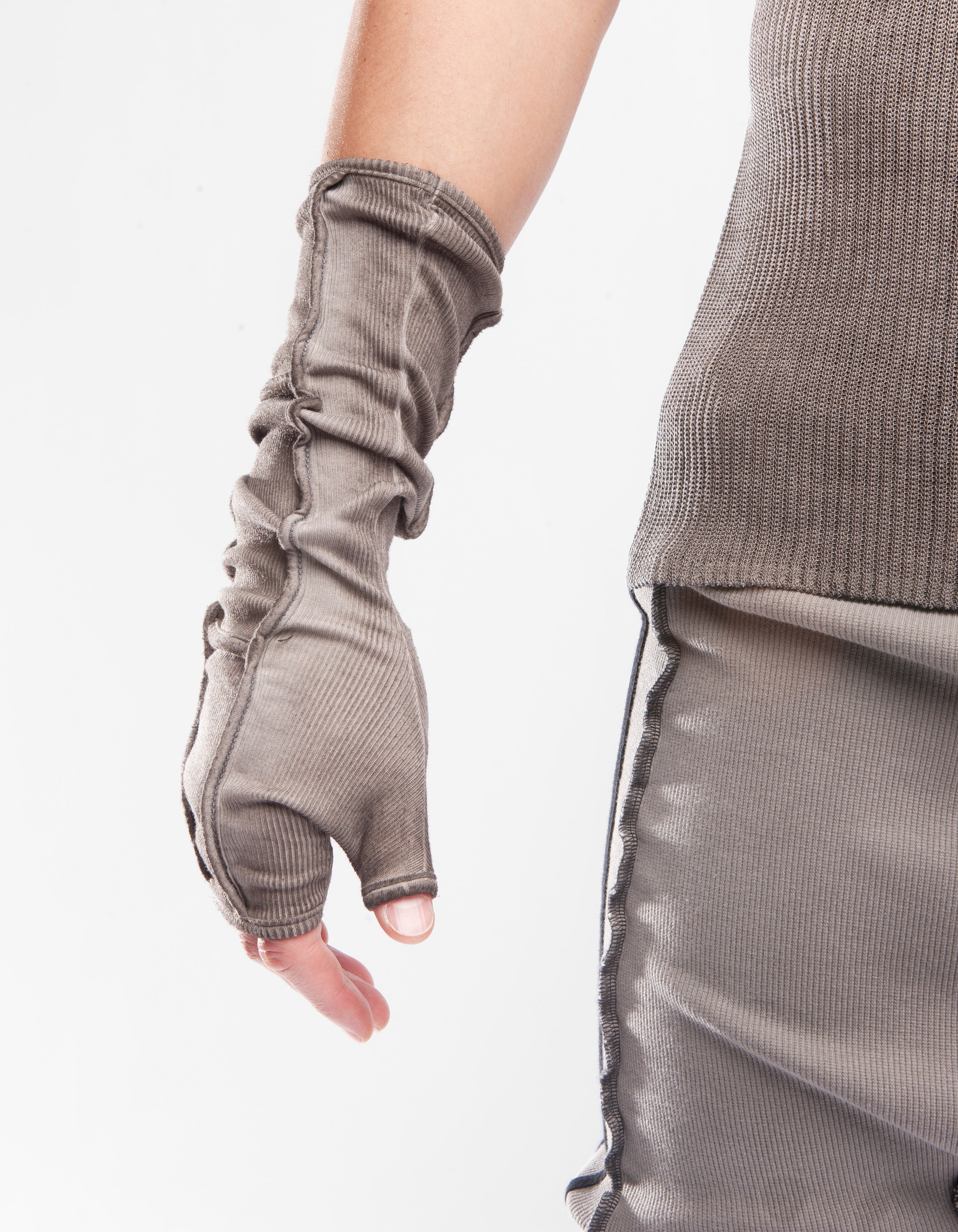 GLOVES SIGN M