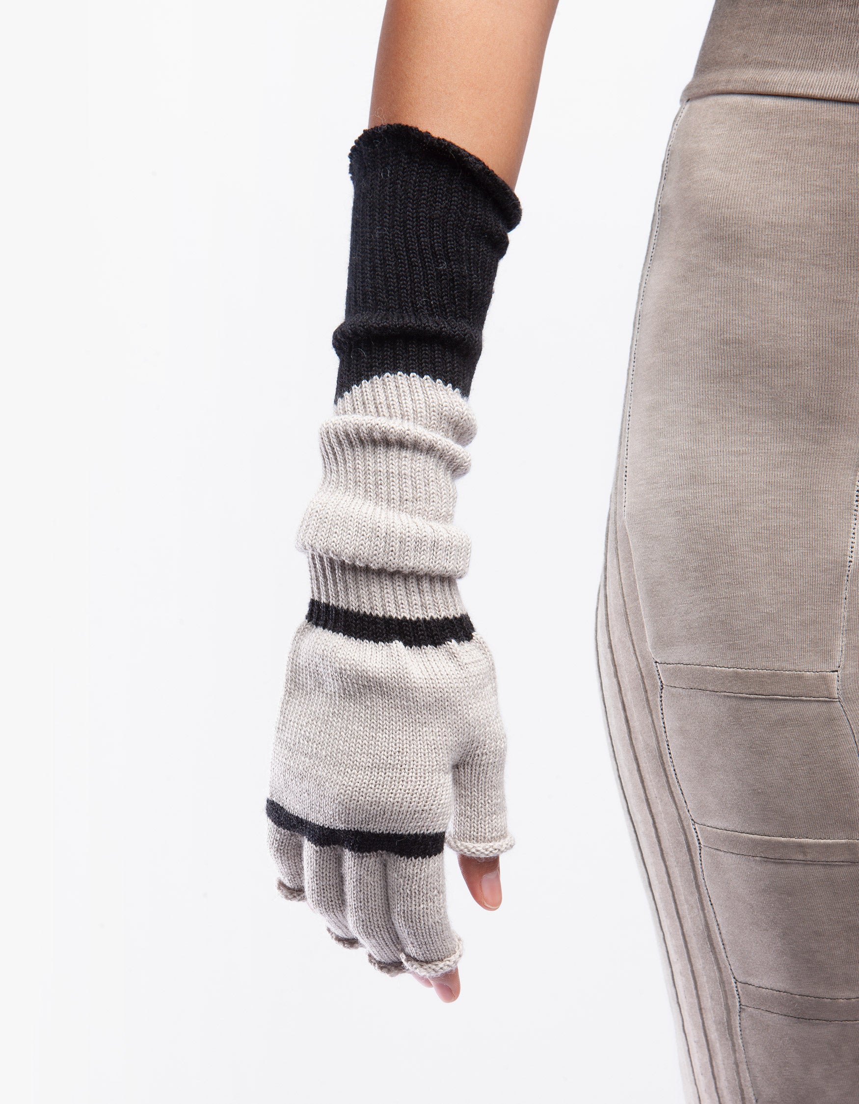 GLOVES FINGERS GRIT LINE W