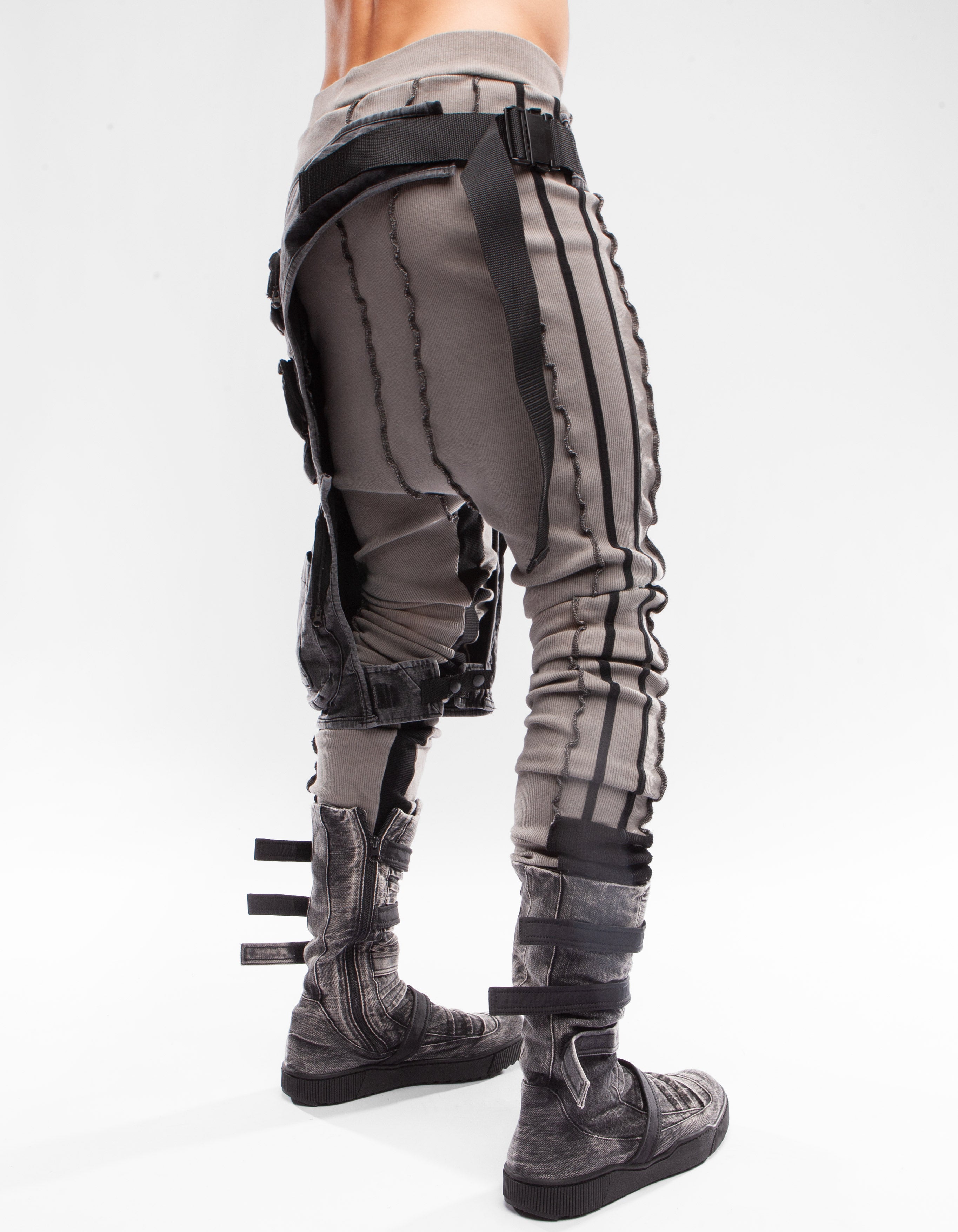 HOLSTER LEG CABIN