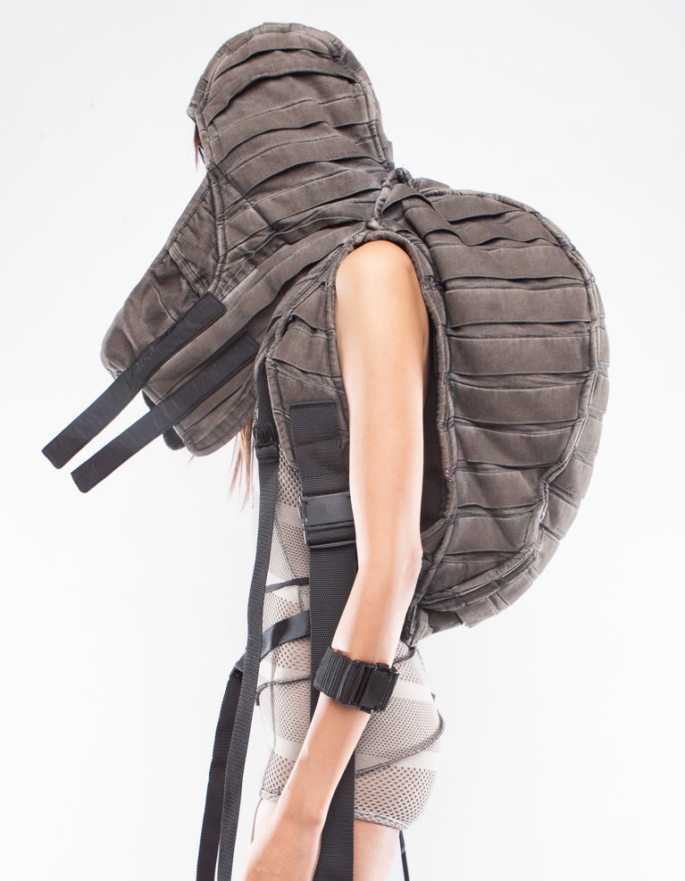 HOODY BACK PACK RIDE IN
