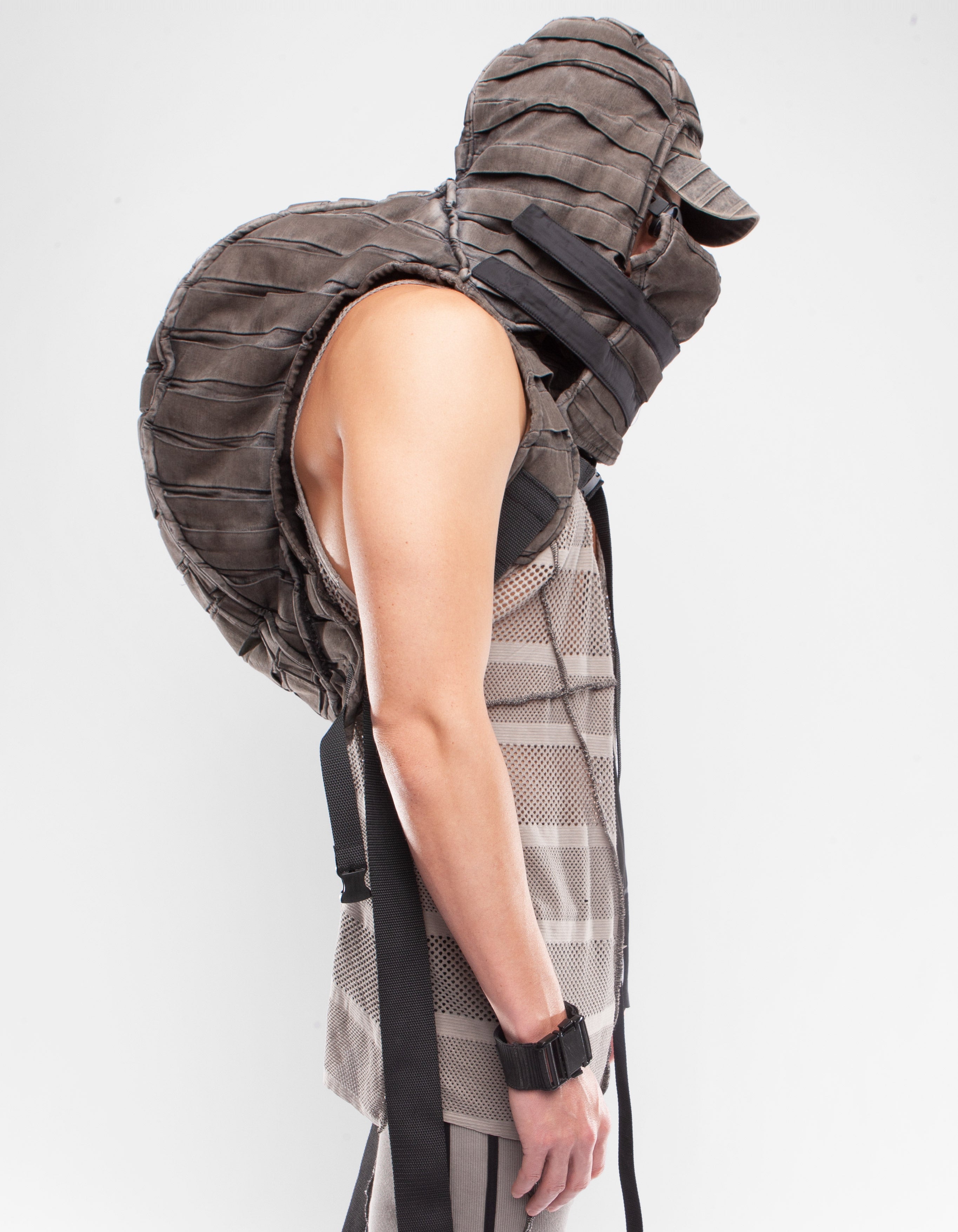 HOODY BACK PACK RIDE IN