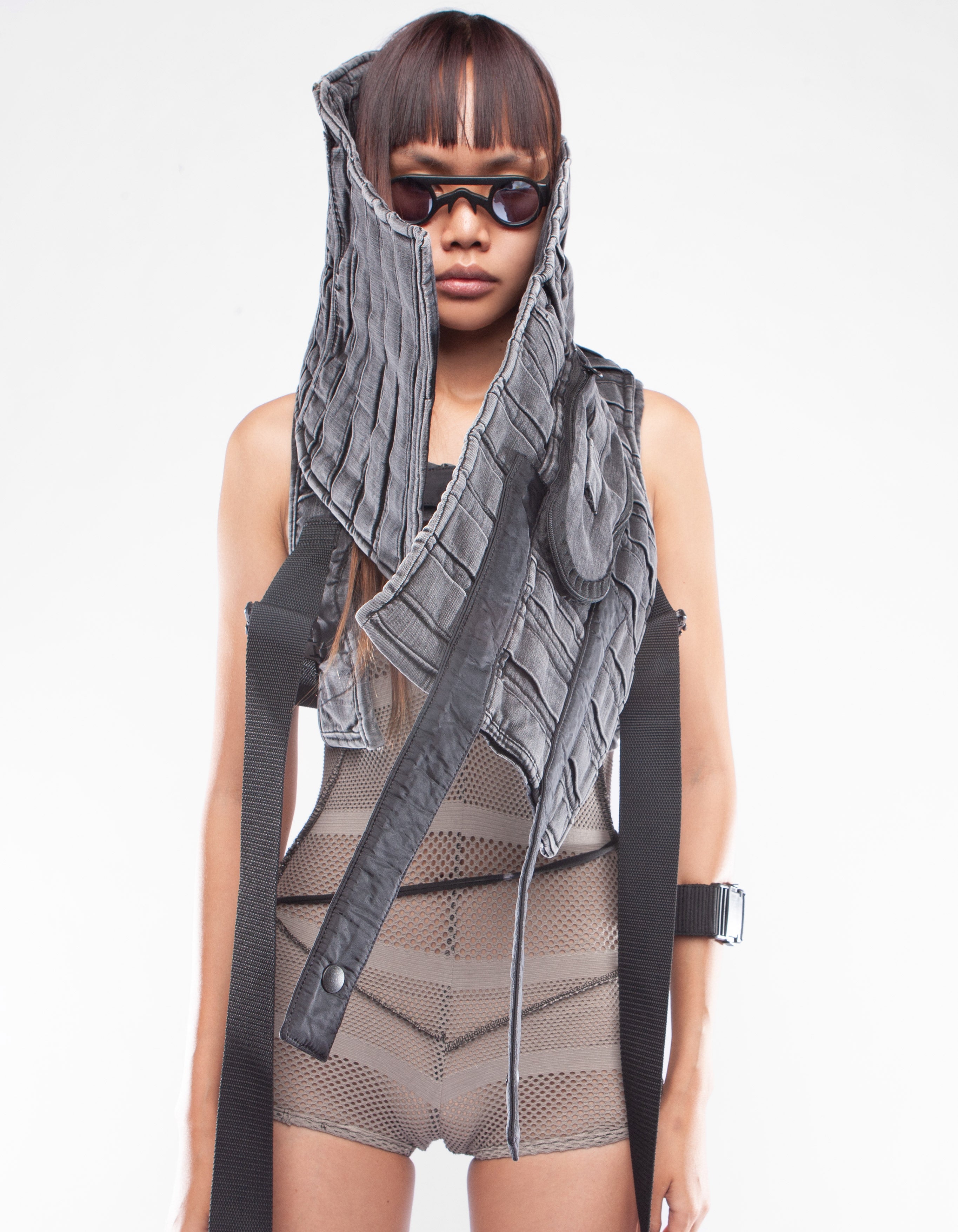 VEST NECK RIDE IN