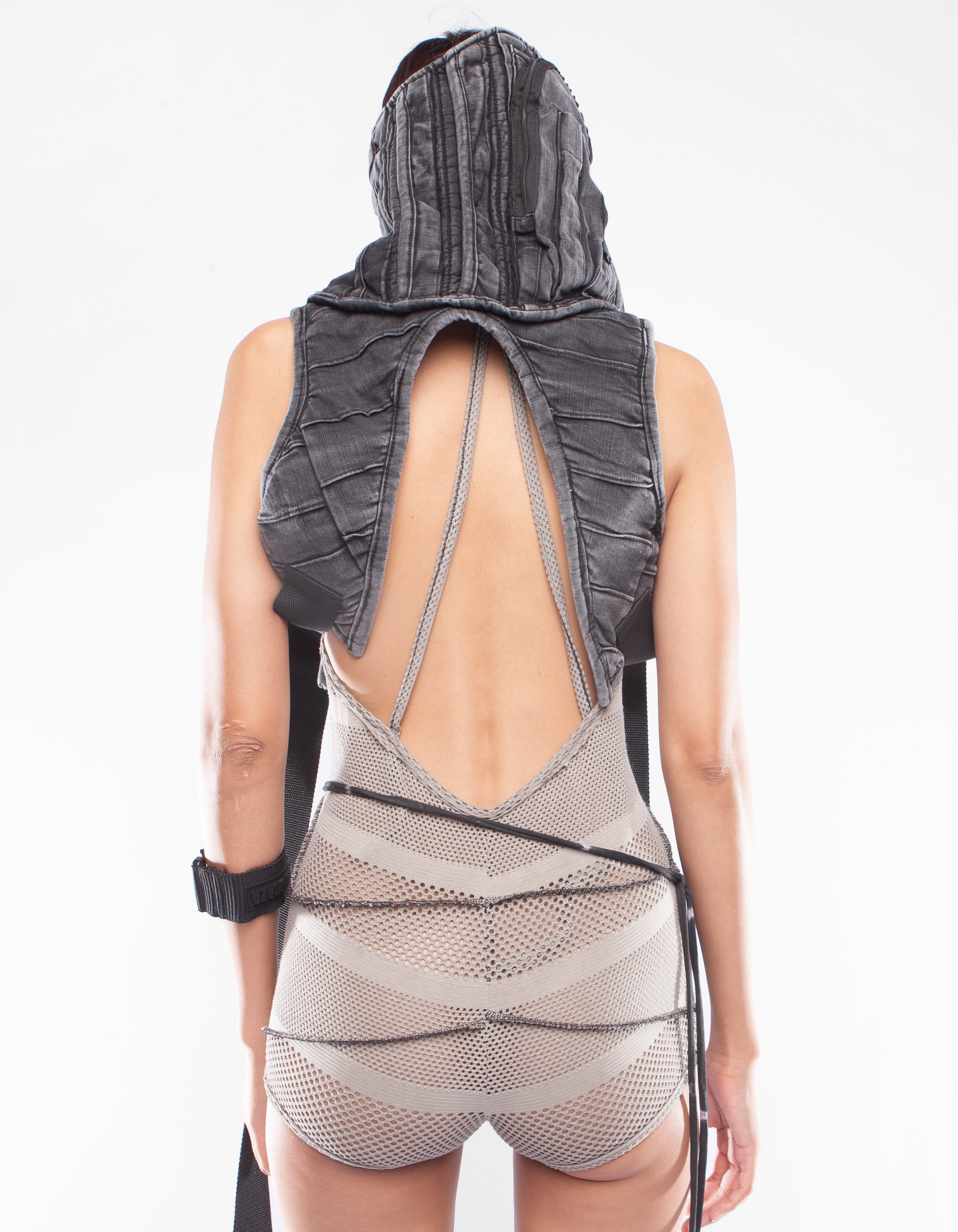 VEST NECK RIDE IN