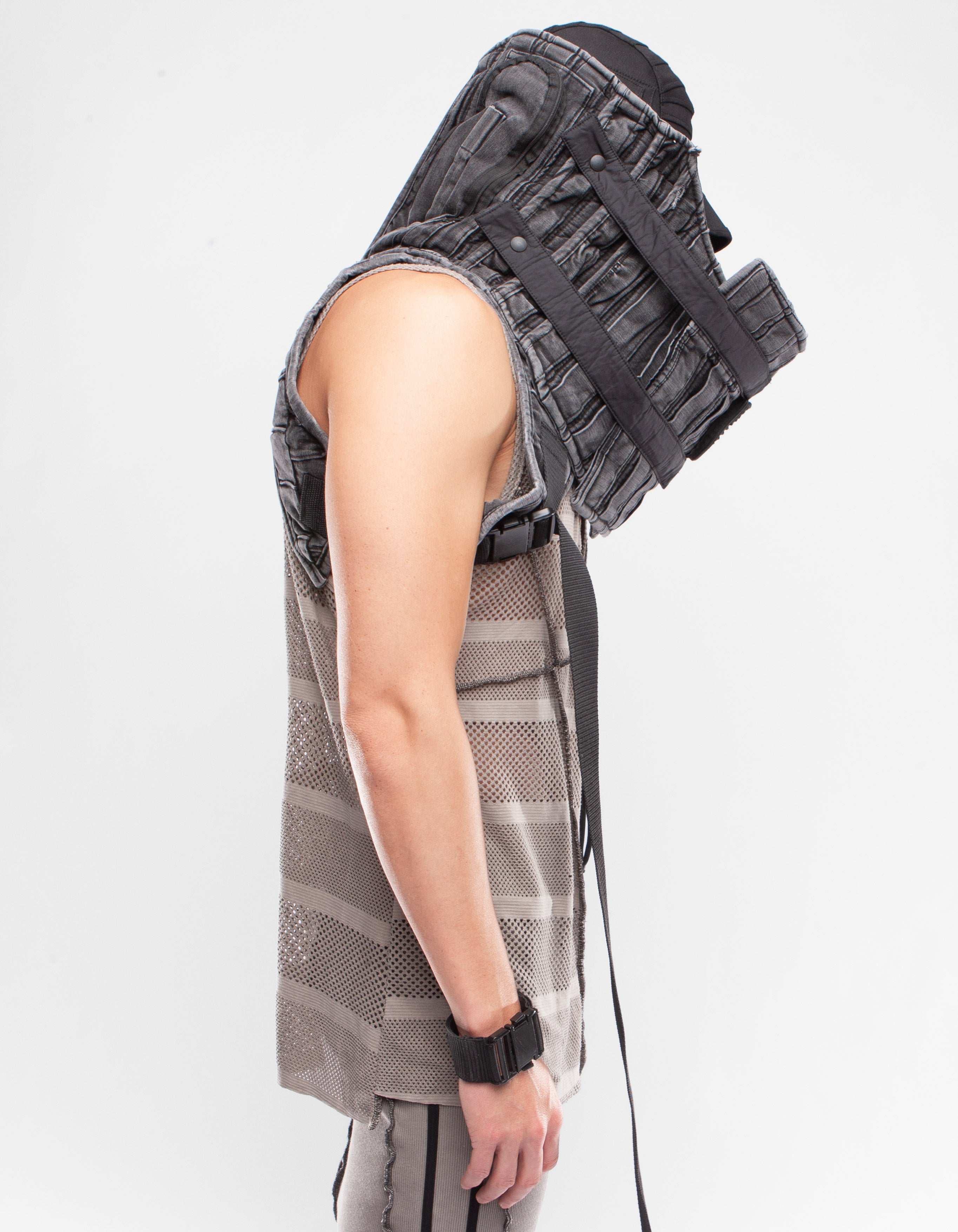 VEST NECK RIDE IN