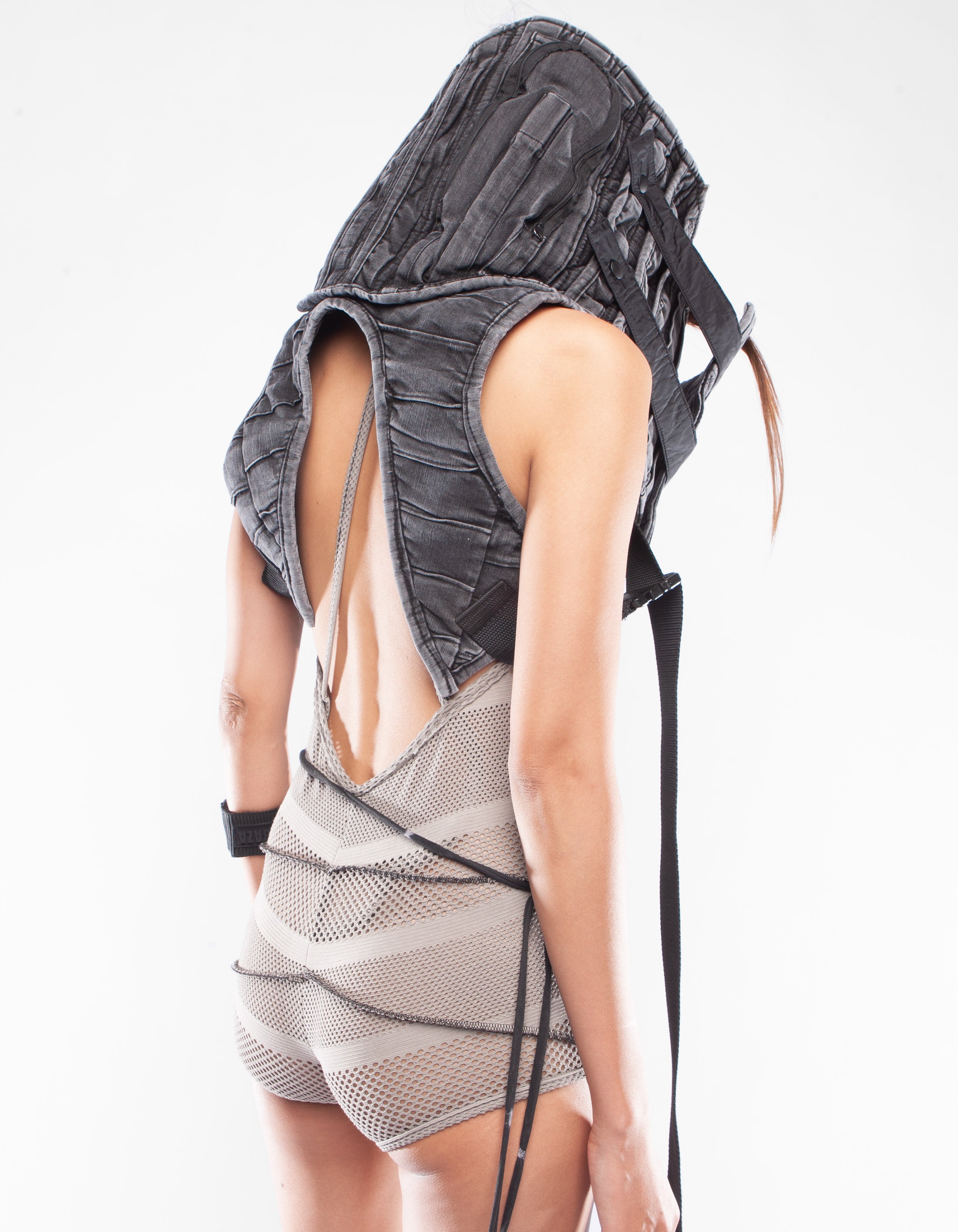 VEST NECK RIDE IN